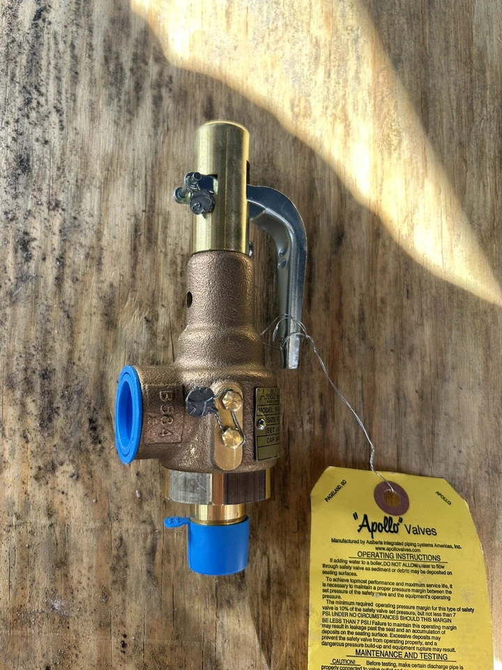 Válvulas Apollo, válvula de alivio de seguridad FNPT de 1/2” MNPT x 3/4” Foto 2 de 2