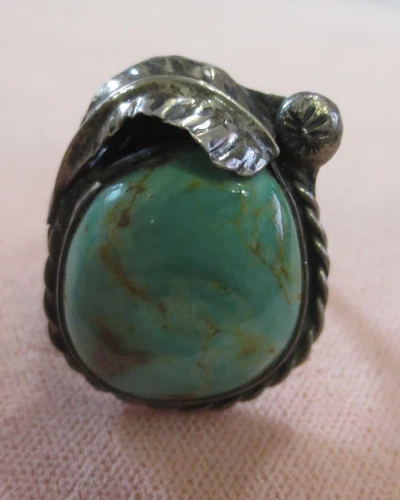 Vintage Estate Silver Navajo Turquoise Leaf Ring Size 8 Impressed band