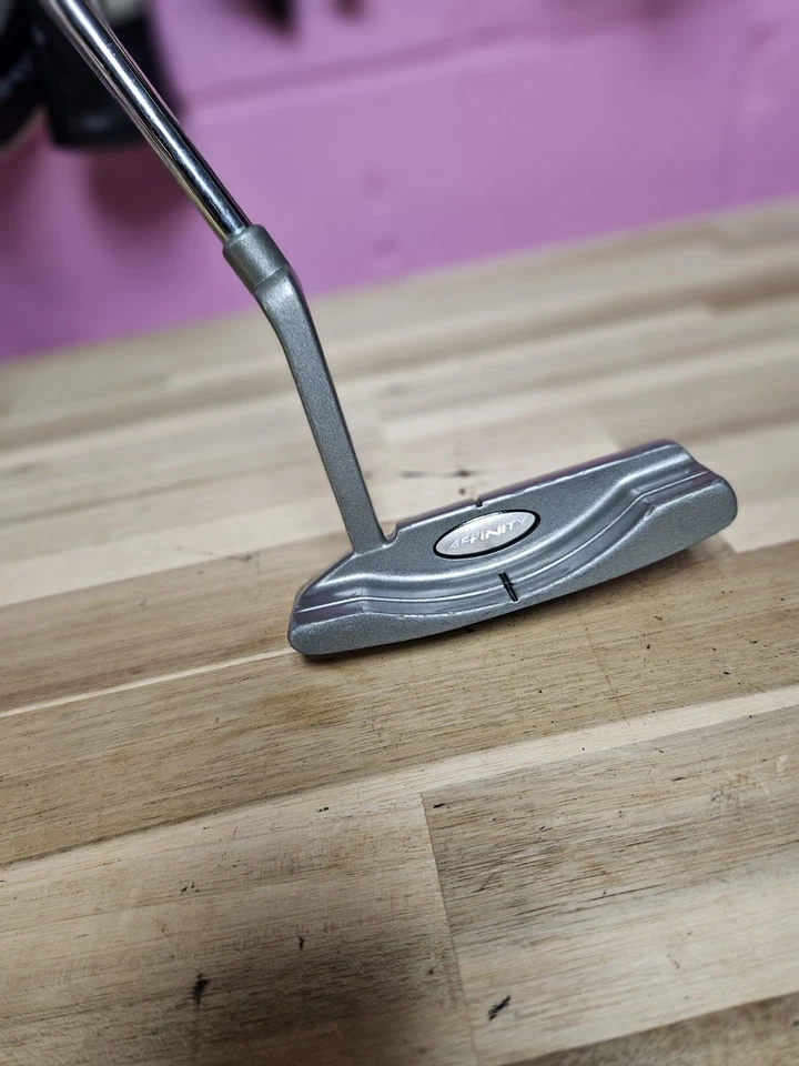 Affinity GTX 35in RH Putter - Image 2 of 4