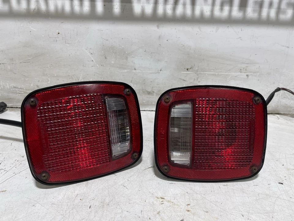 Luces traseras de freno luces conductor y pasajero 98-06 Jeep TJ Wrangler OEM CC 6D Foto 2 de 4