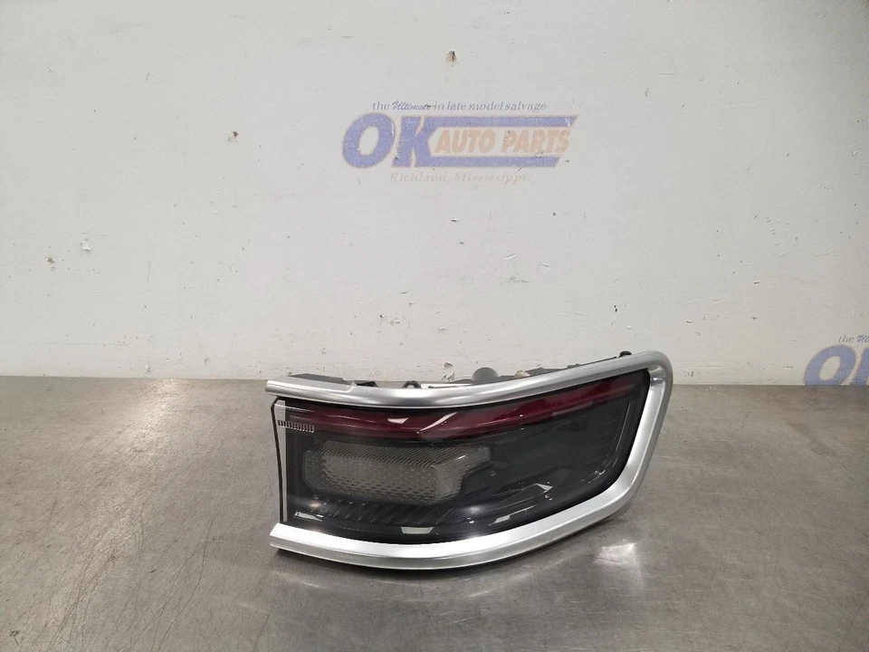 22 JEEP GRAND WAGONEER TAIL LIGHT TAIL LAMP RIGHT PASSENGER QUARTER MOUNTED - Image 2 of 4