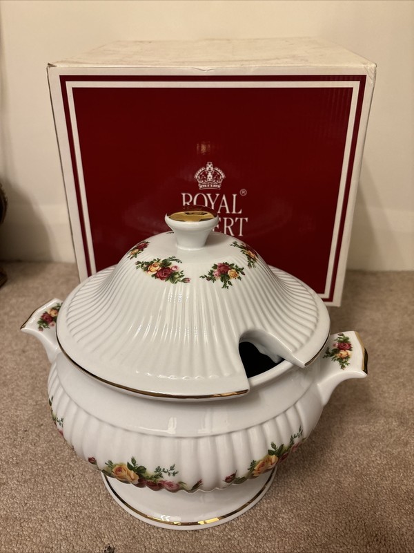 Royal Albert Old Country Roses Covered Vegetable/Tureen New In Box RARE