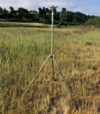 COMMERCIAL QUALITY TRI-POD SPRINKLER & RAIN BIRD 35A 3/4 BRASS IMPACT ADJUSTABLE