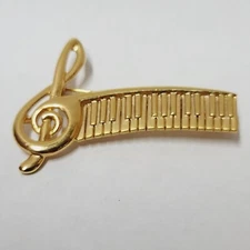 Treble Clef Piano Keys Keys Keyboard Signed AJC Brooch Pin Vintage Gold Tone