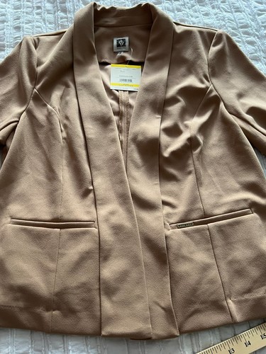 Blazer Anne Klein frente abierto cuello chal hombreras manga mediana 3/4 (GR200
