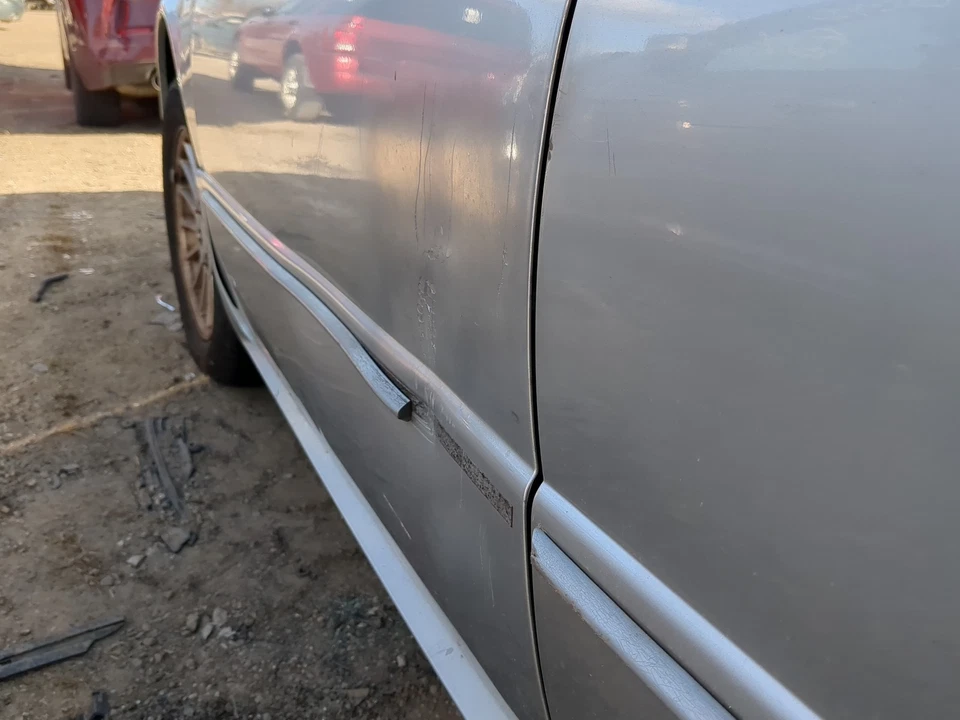 1998-2004 Chrysler Concorde Driver Front Door Oem ZB8NH Foto 2 de 4