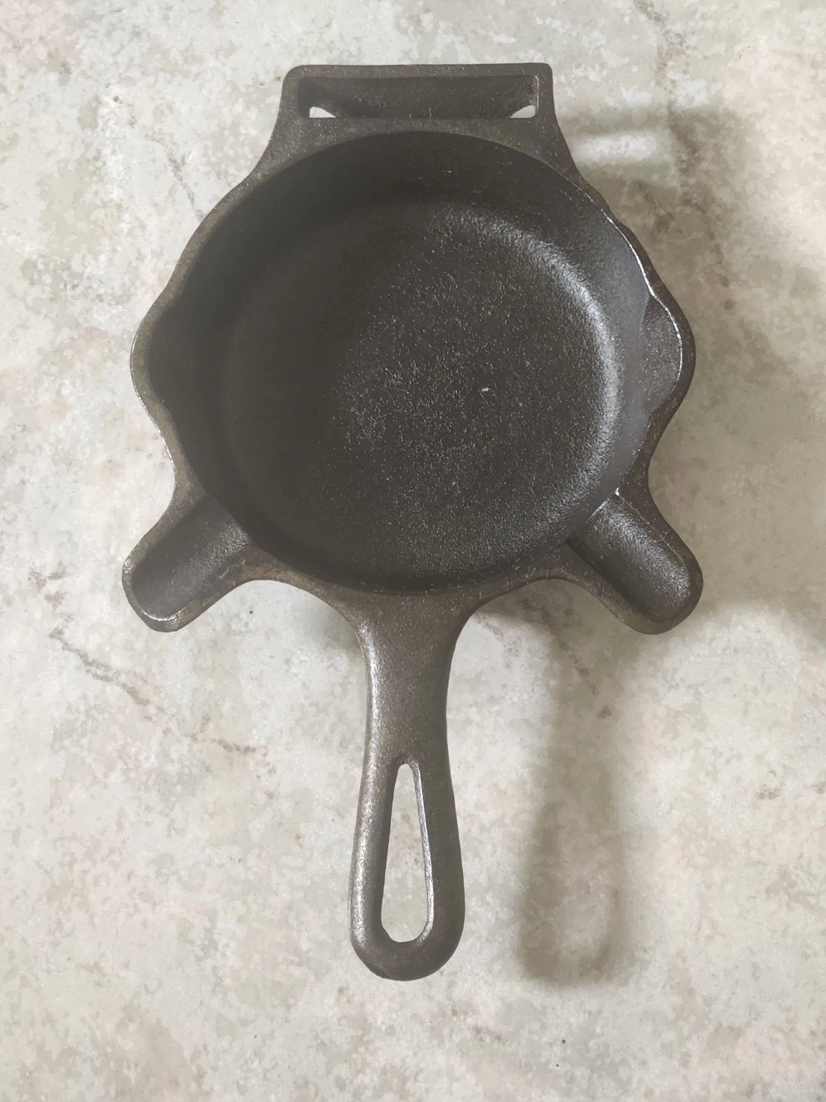 Vtg Griswold 00 Cast Iron 1930s Ashtray Skillet Erie PA 570A w Match Holder