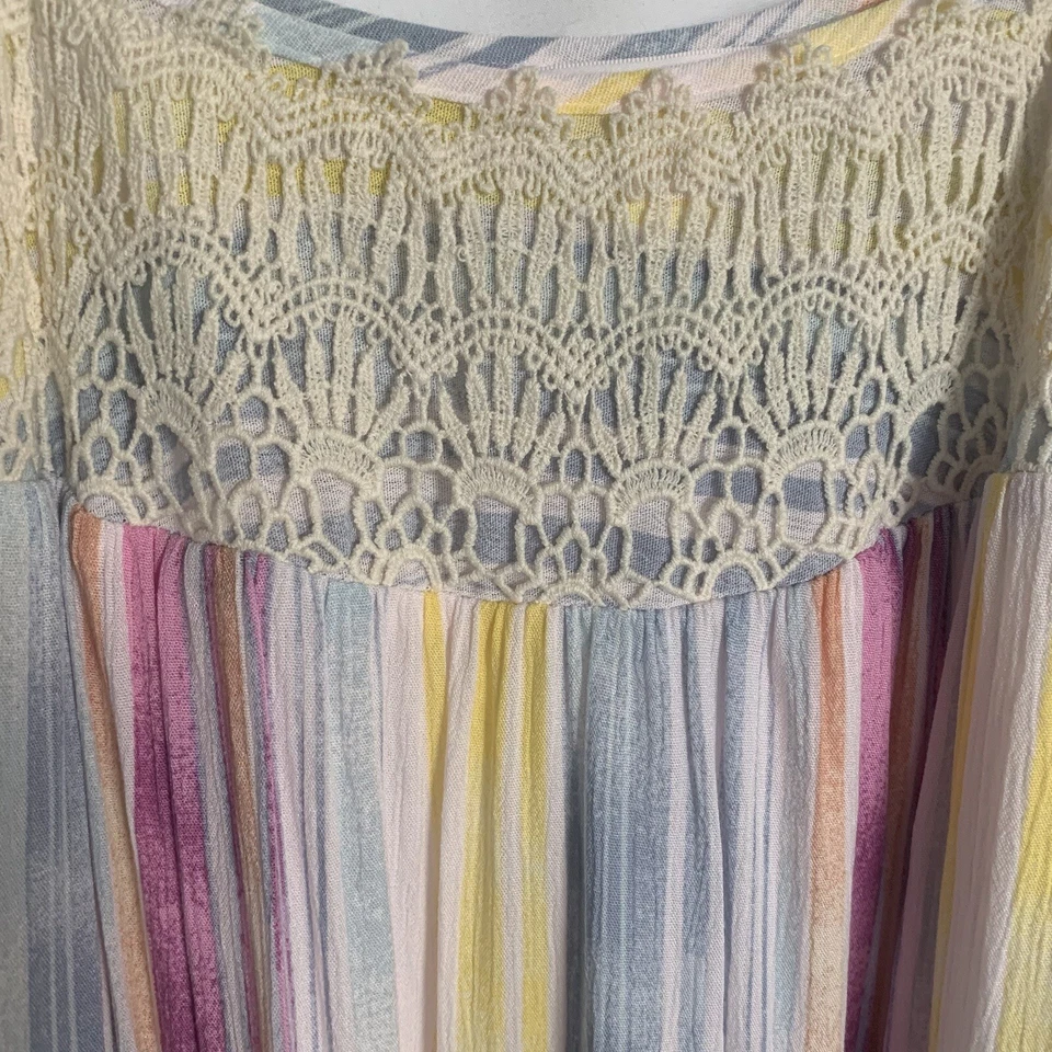 Maxi Vestido LC Lauren Conrad XS Crochet Ribete Pastel Multicolor Rayas En Niveles Foto 3 de 4