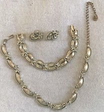 Vintage Gold Tone Bow Jewelry Set