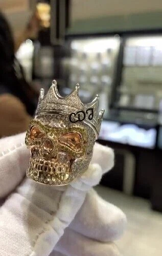 Joyería para Hombres Anillo Cabeza de Rey Calavera Elegante Circonita Cúbica Blanca y Amarilla Plata 925 Foto 2 de 4