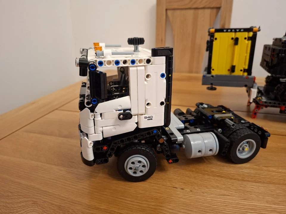 LEGO Technic 42175 Volvo FMX Truck & EC230 Electric Excavator, photo 4 of 5