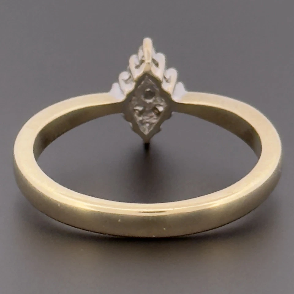 Anillo con racimo de diamantes de oro amarillo de 9 quilates talla L con sello Foto 4 de 4