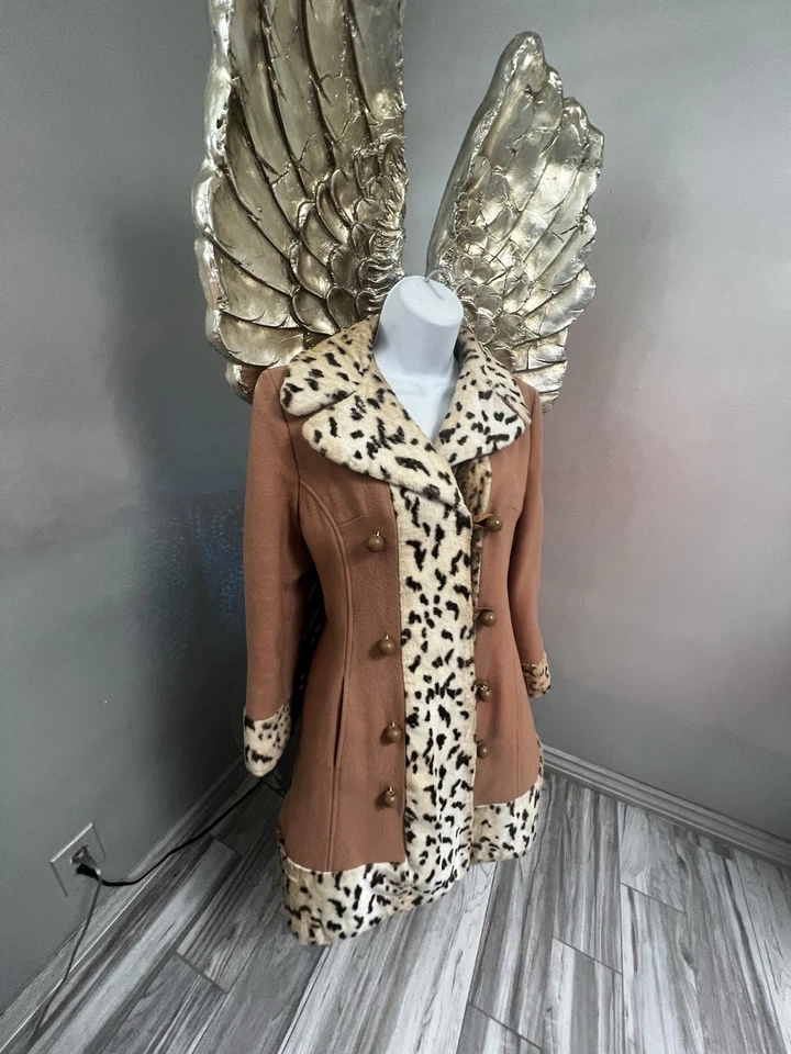 Chic Vintage Glamour: 1960s Camel Coat with Faux Leopard Fur Trim, S/M - Image 4 of 4
