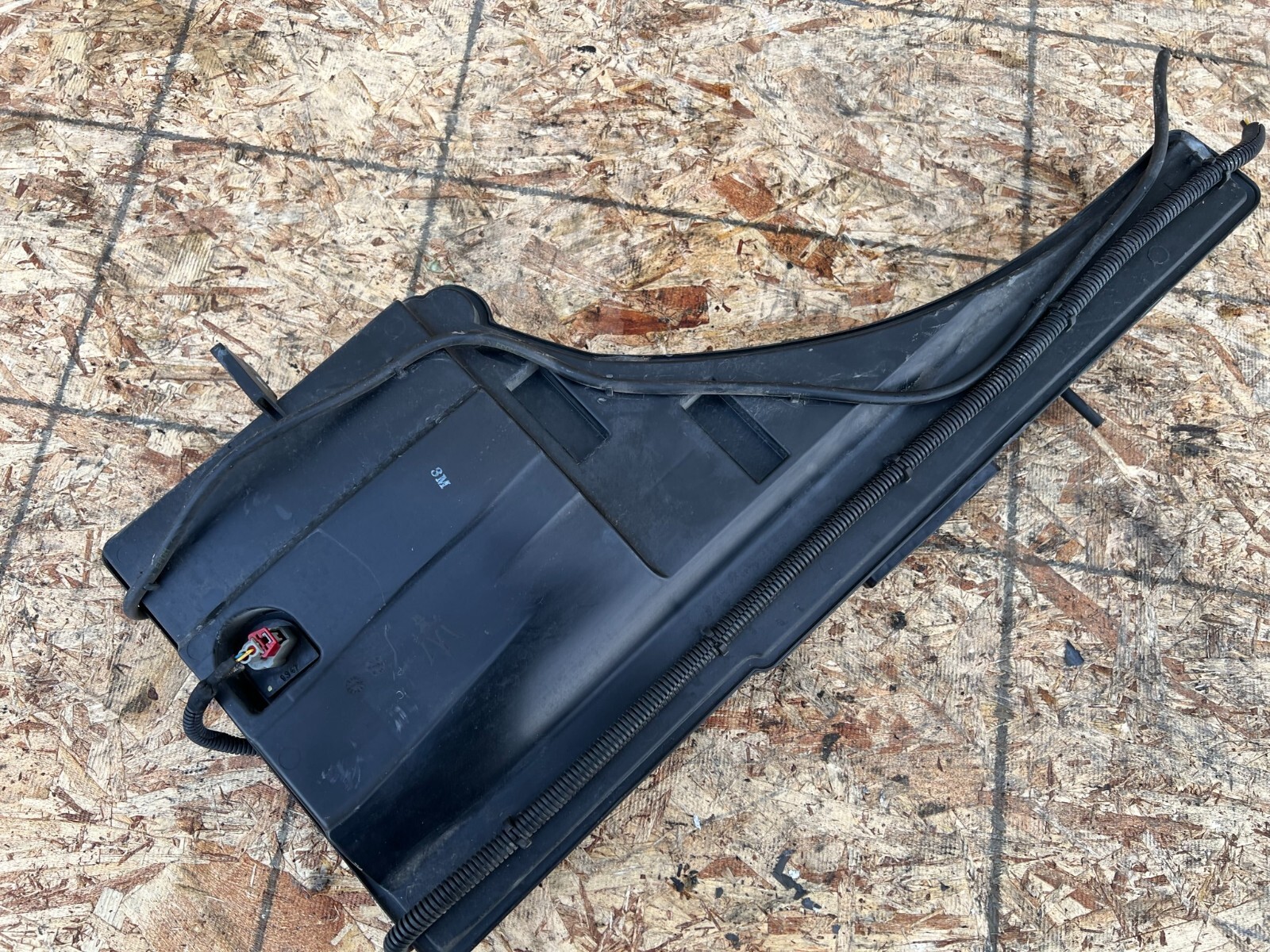 WINDSHIELD WASHER BOTTLE RESERVOIR ASSEMBLY OEM 44K 14-20 MASERATI GHIBLI Q4