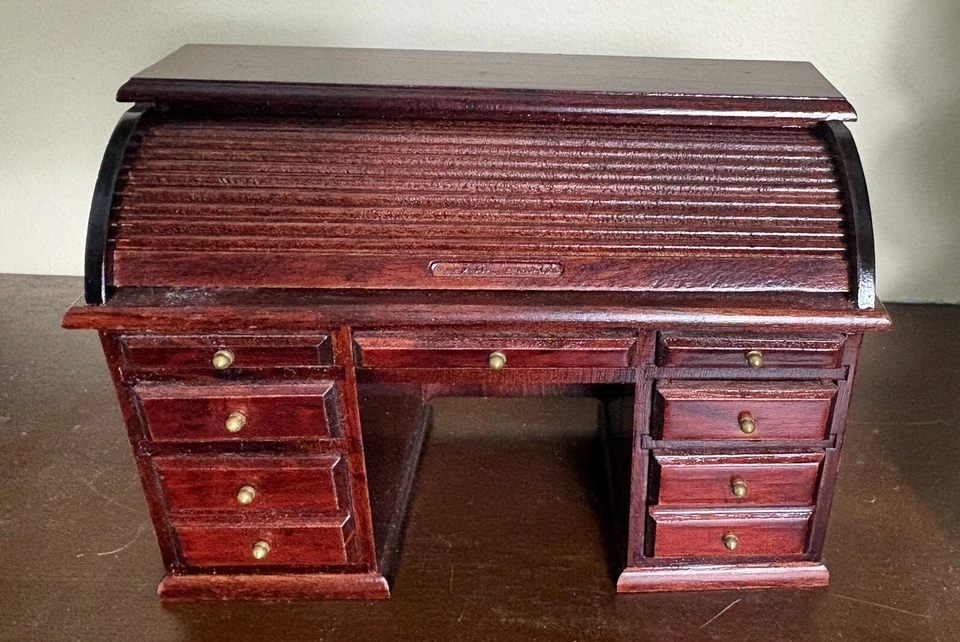 Silla de escritorio enrollable vintage miniatura para casa de muñecas escala 1:12 Taiwán madera de colección Foto 2 de 4