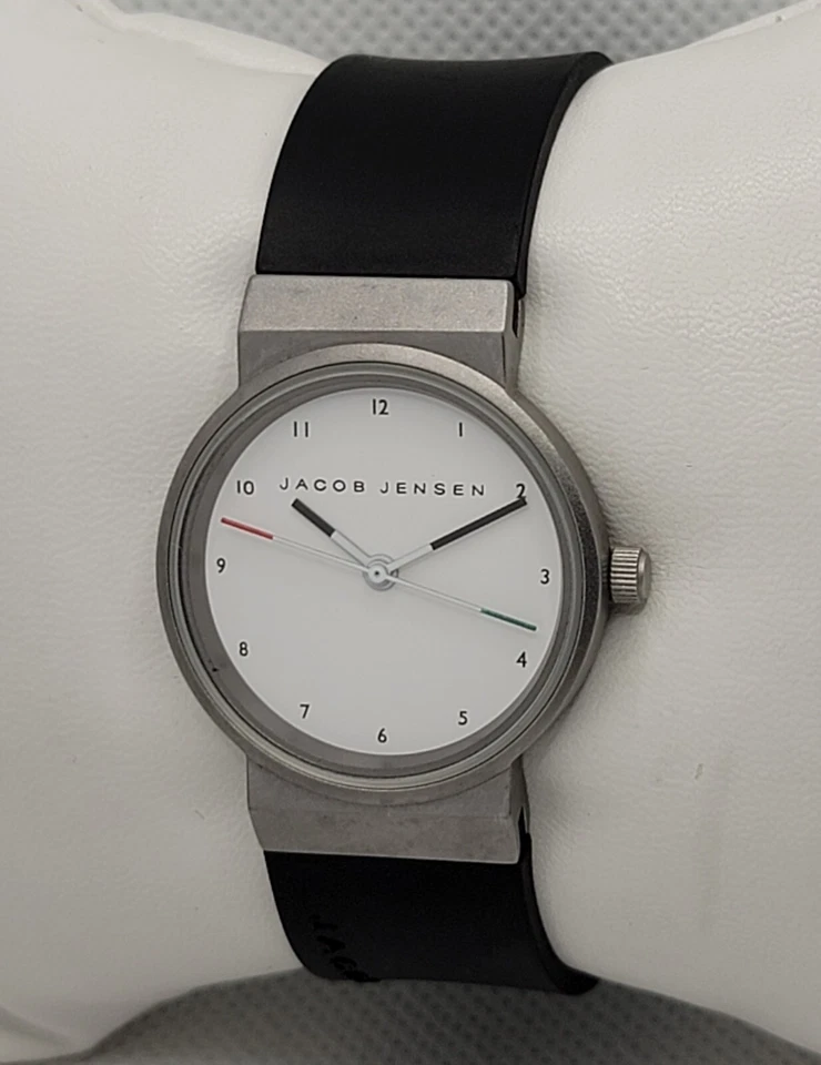 Reloj para dama Jacob Jensen redondo caja de titanio esfera blanca correa de polietileno negro J6 Foto 2 de 4