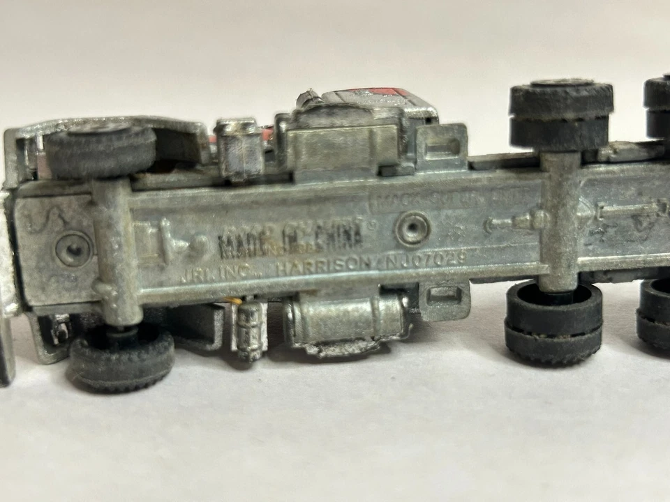 Semirremolque Road Champs Mack Super Liner 1982 de colección TFTP04 Foto 3 de 3