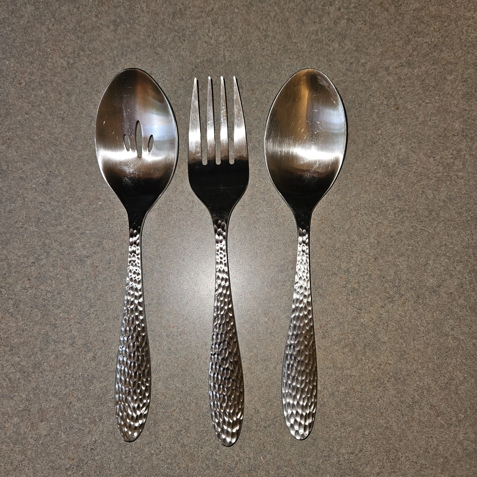 3 Pieces Oneida 18/10 Stainless Steel Serving Utensils Sydney Hammered