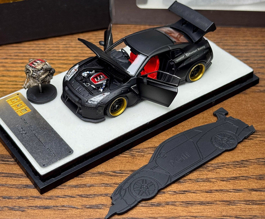 PGM 1:64 Black GTR R35 Rocket Bunny Engine Sports Model Diecast