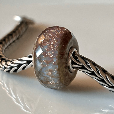 TROLLBEADS Troll Agate Facet LAA 925S Blue & Pink w Glitter TB DAY 2022