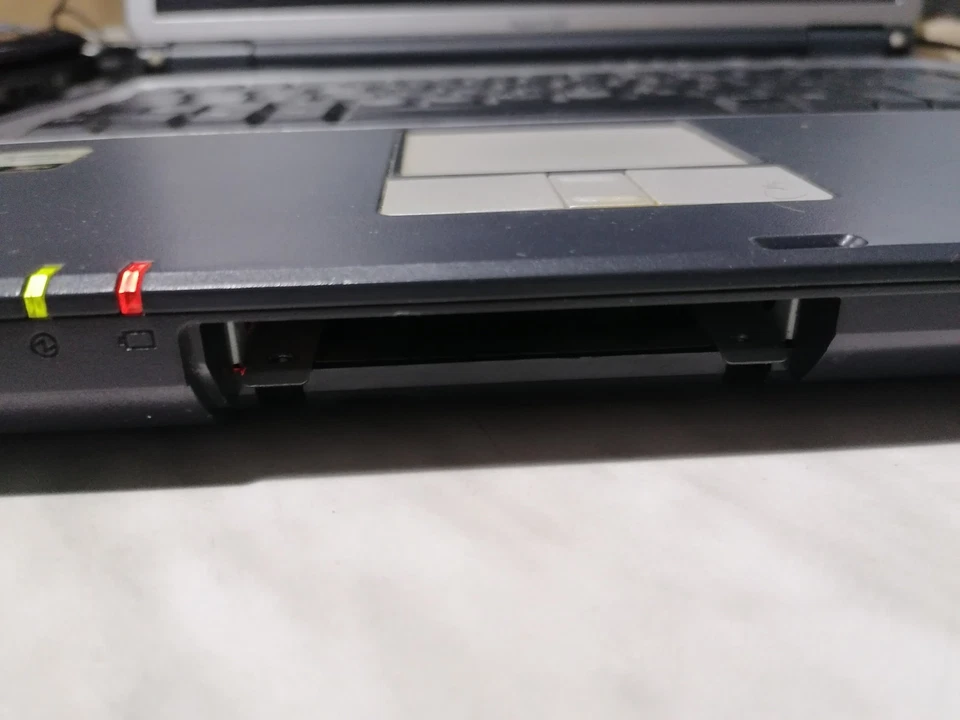 Packard Bell Easy Note Vintage - Immagine 4 di 4