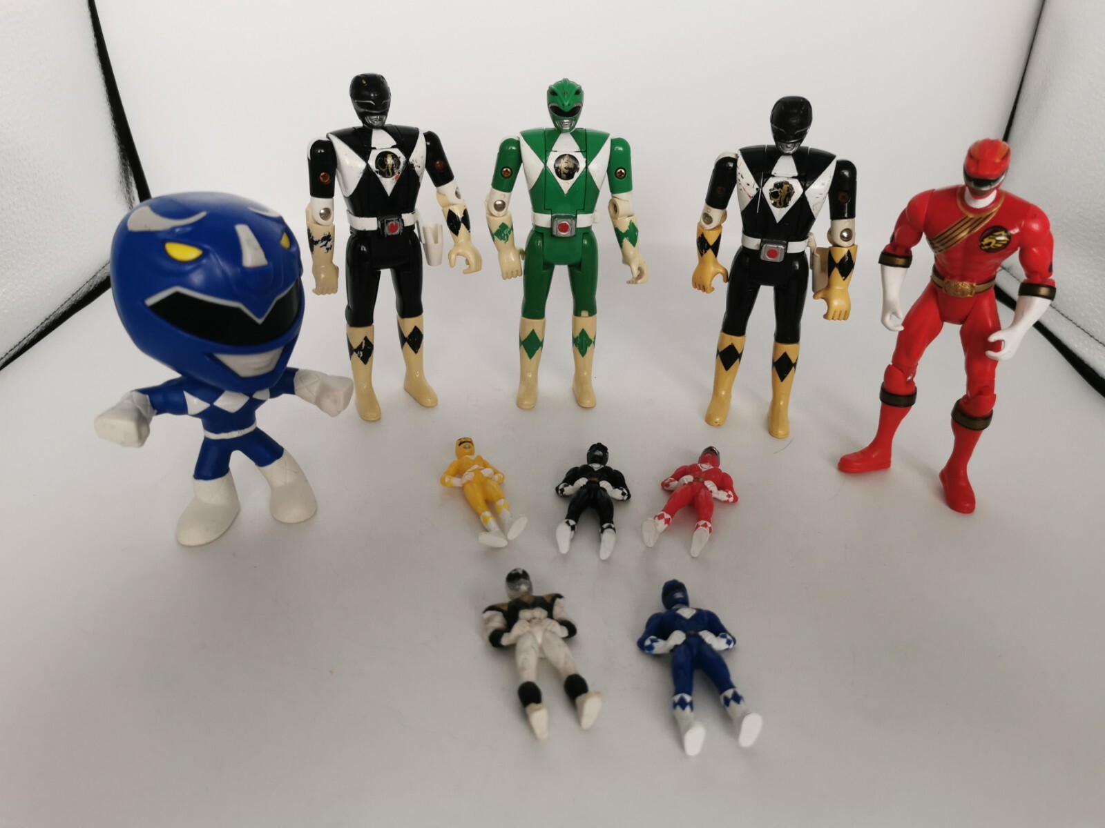 Mini Morphin Power Rangers Power Rangers Bundle - 3 Auto Morphin, 1 Wild Force, 5 Mini Figures & 1 ...