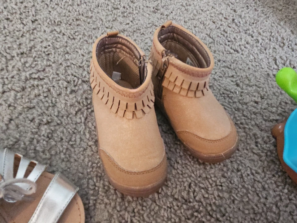 Zapatos/sandalias para niñas pequeñas talla 6, más mocasines, usados muy buen estado  Foto 4 de 4