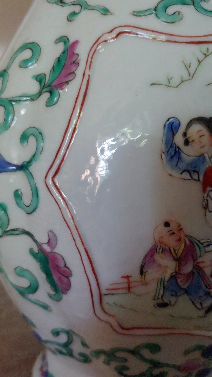清咸丰粉彩瓷开光人物橄榄瓶19th C Qing Xianfeng Famille Rose