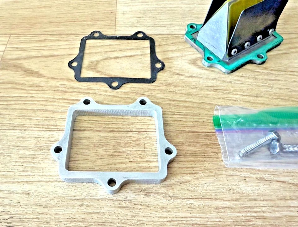 Yamaha YZ250 2005 conjunto de válvula de caña y colector de admisión aislador de carburador Foto 3 de 4