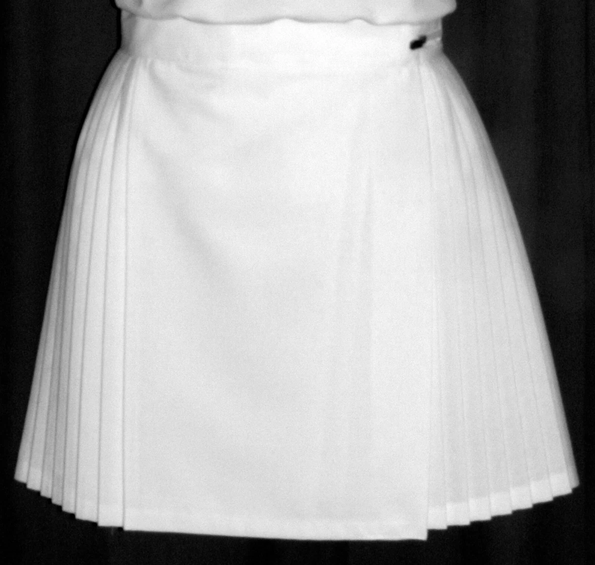 White top umpire skirt