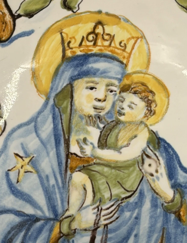 Vase faïence italienne XIXe émaillé décor Vierge à l’Enfant ancien 32cm - Photo 3/4