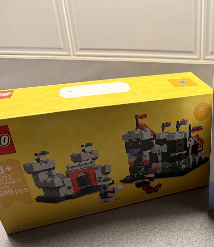 LEGO Mini Knights Castle 40775 Limited Edition -- Brand New & Sealed --