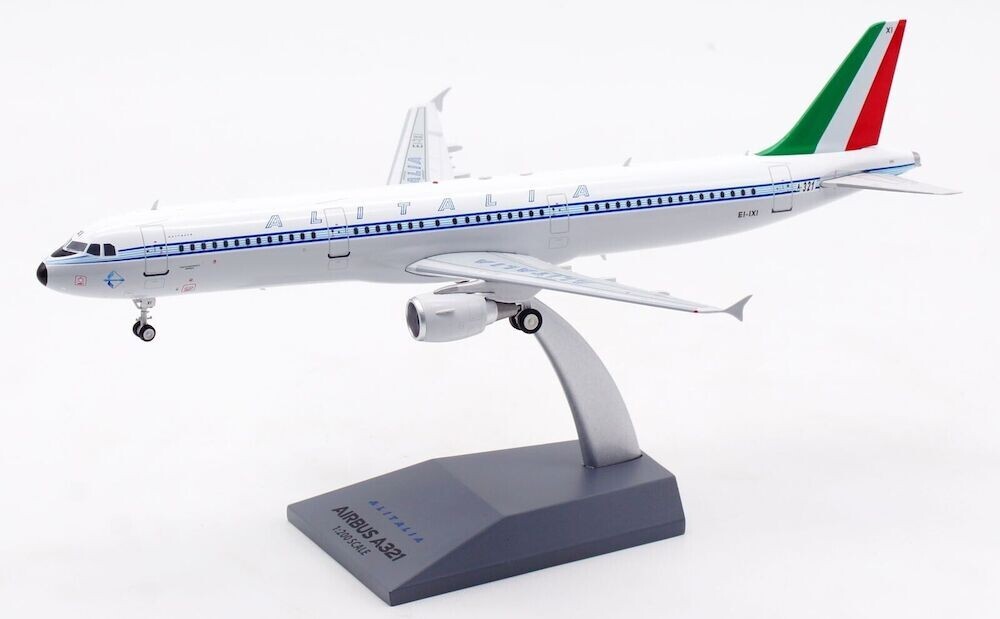 アリタリア航空 A I R B U S-A321 Airbus a321 alitalia hi-res stock photography and images - Alamy