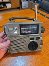 Grundig FR-200 Radio AM/FM/SW1/SW2 Battery Hand Crank Flashlight Emergency Radio