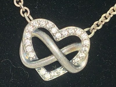 sparkling Infinity Heart Collier Necklace (TDW037174)