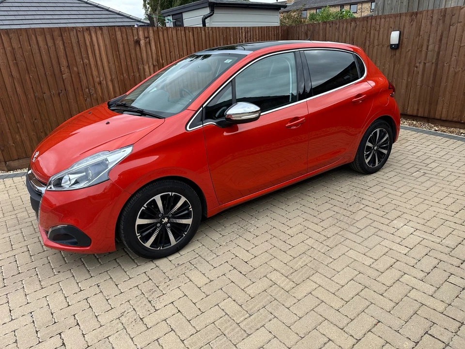 2018 Peugeot 208 1.2 PureTech Tech Edition EAT Euro 6 Hatchback Petrol 16k miles - Image 4 of 4