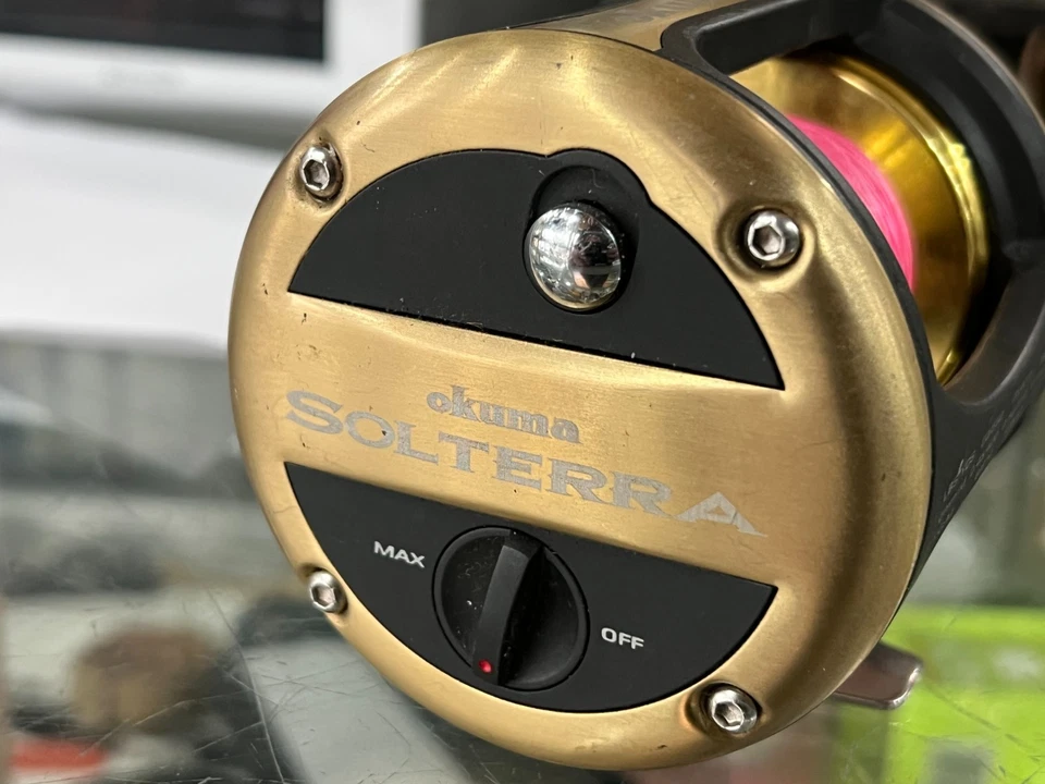 CARRETE DE PESCA SUPERIOR OKUMA SOLTERRA 15L Foto 3 de 4