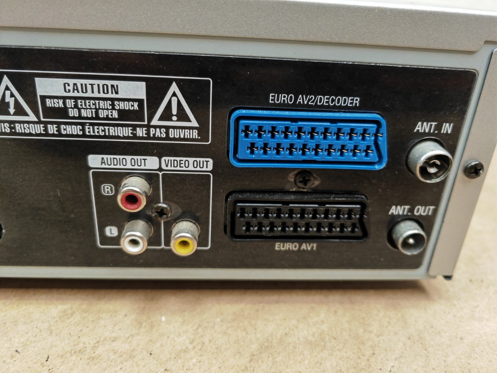 Bush DVHS2 VHS VCR DVD Player Recorder Combo Copy VHS2DVD Silver