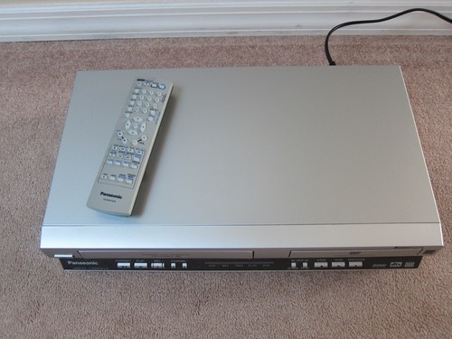 Panasonic PV-D4745S DVD And VCR Combo Player with remote - Picture 8 of 12