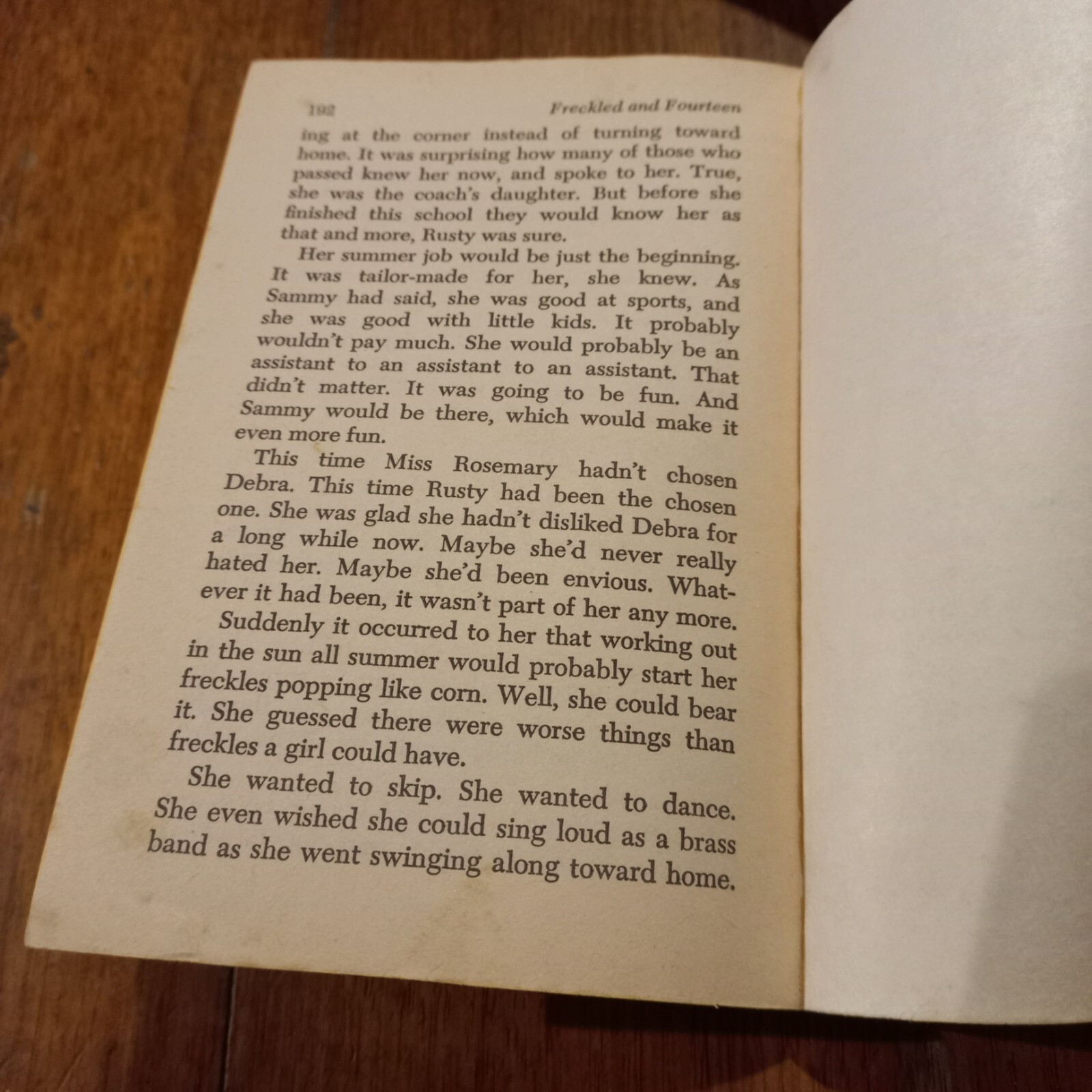 😇 Freckled And Fourteen Viola Rowe Paperback 1975 USA Novel Scolastic