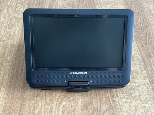 Sylvania Portable DVD Player Black Model SDVD9020B-Works & Comes W/Carry Bag - Picture 5 of 13