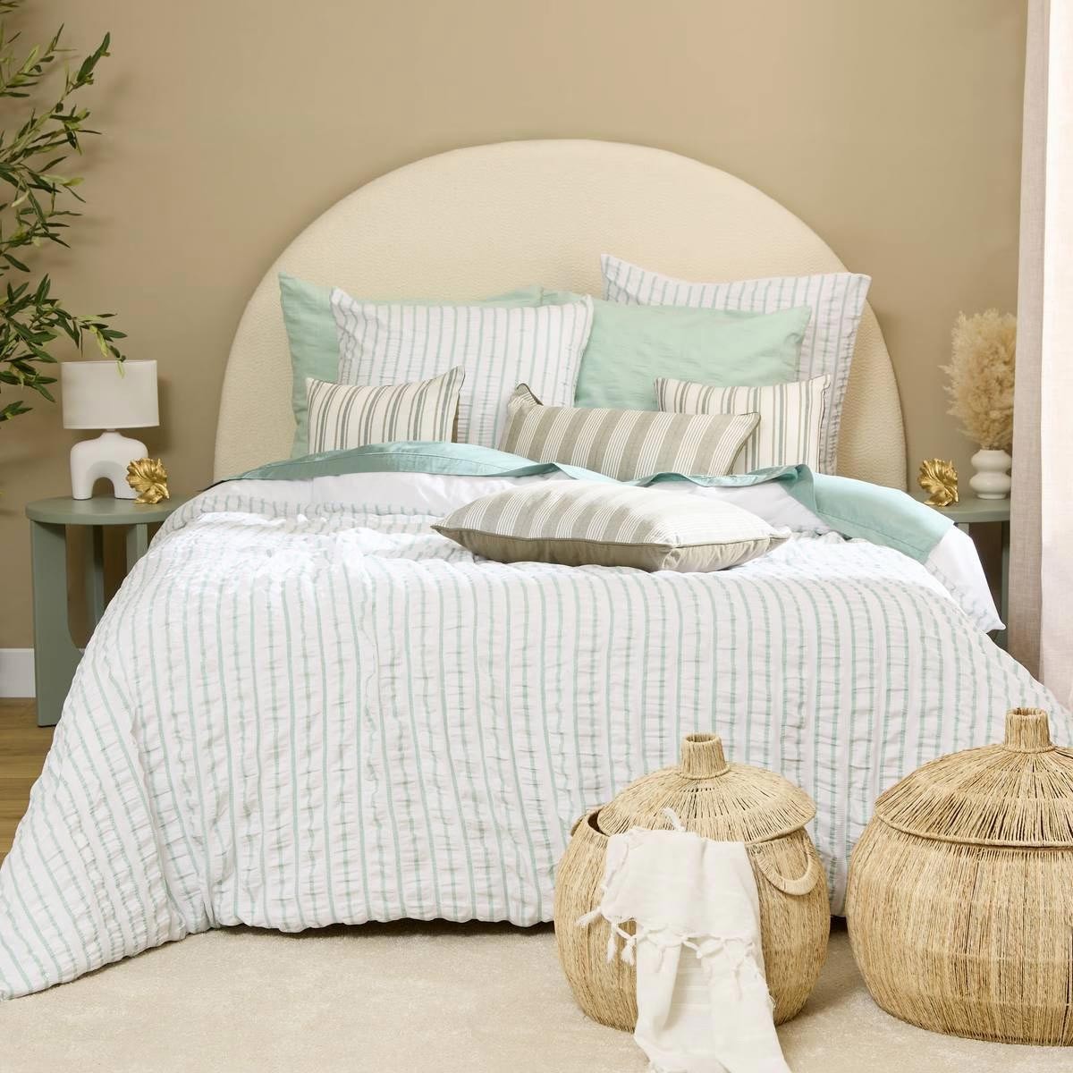 Parure de lit Stripes vert céladon 240x220 pour des nuits cocooning et sereines