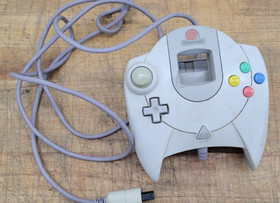 SEGA Dreamcast HKT-3020 Console With Controller - For Parts/Repair