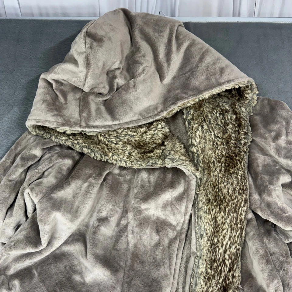 Pottery Barn Faux Fur Ombre Plush Hooded Robe Gray Large Loungewear - Image 3 of 4