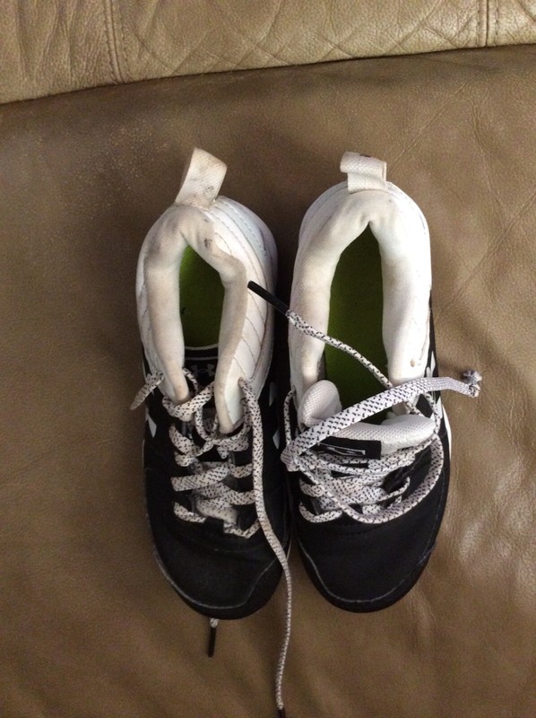 Unisex Under Armour Black & White Sports Cleat Size 13 Children