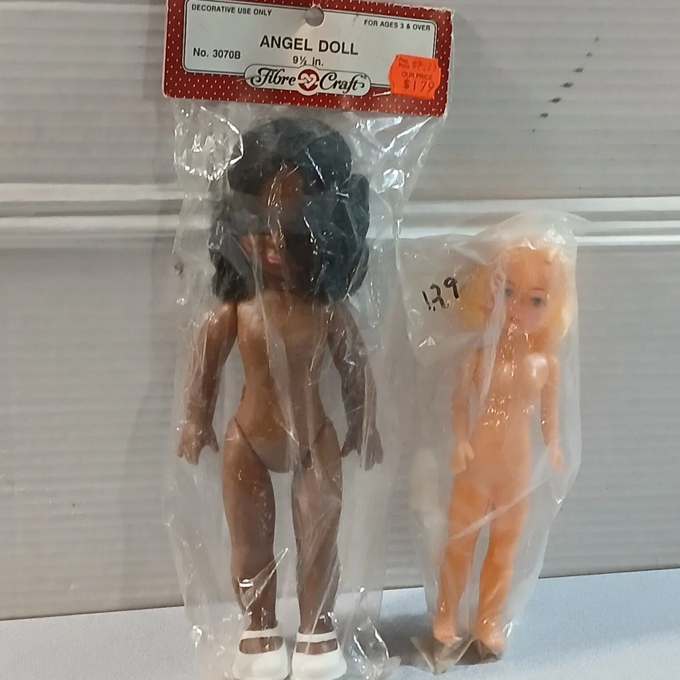 LOTE DE 19 MUÑECAS DE PLÁSTICO Y GOMA, CABEZAS, CARAS, MANOS PIEZAS ARTESANÍA NOS DE COLECCIÓN  Foto 3 de 4