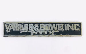 Dealer-promotional-NAMETAG-BADGE-EMBLEM-VALLEE-amp-BOWE-WOODBURY-N-J
