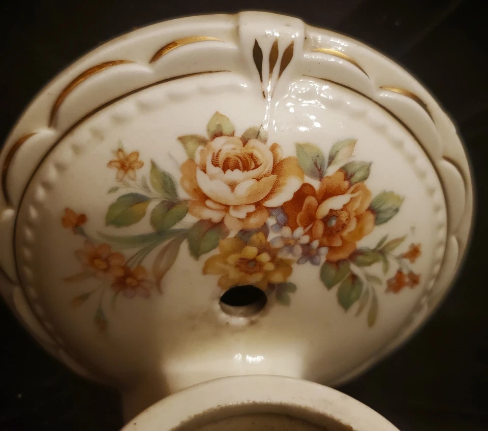 Aplique de luz floral eléctrico Art Deco de porcelana de porcelana vintage con trm dorado Foto 2 de 4