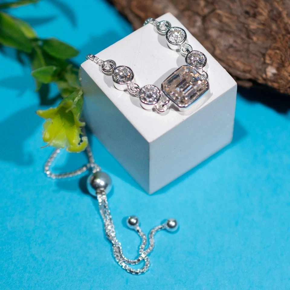 Brazalete de cadena solitario de diamantes blancos tratados de 7 quilates en plata 925 Foto 3 de 4