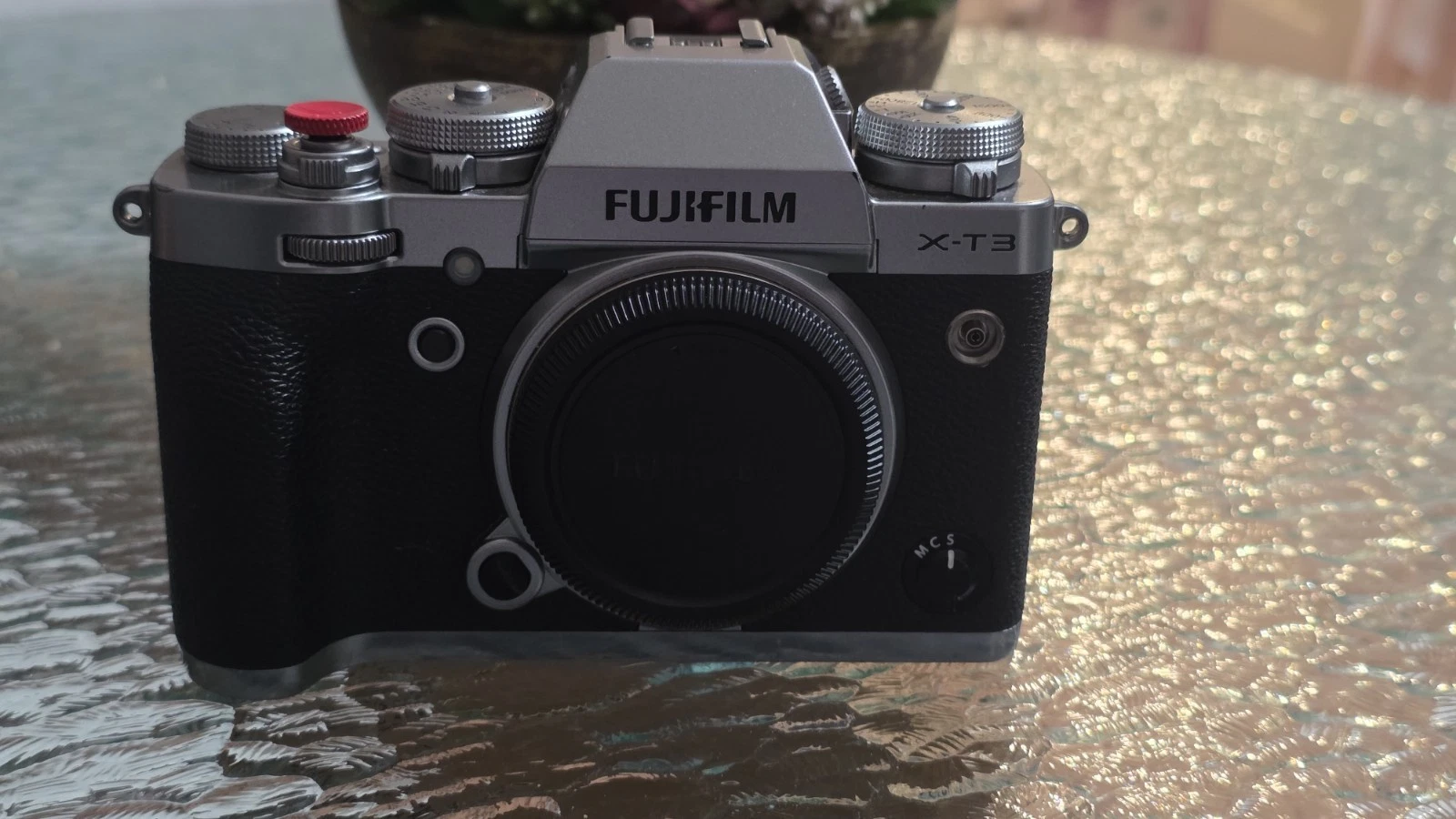 Fujifilm X-T3 26.1MP - Silver - w/ 18-135mm f/3.5-5.6, Flash and Multi ND Filter - product detail image 2